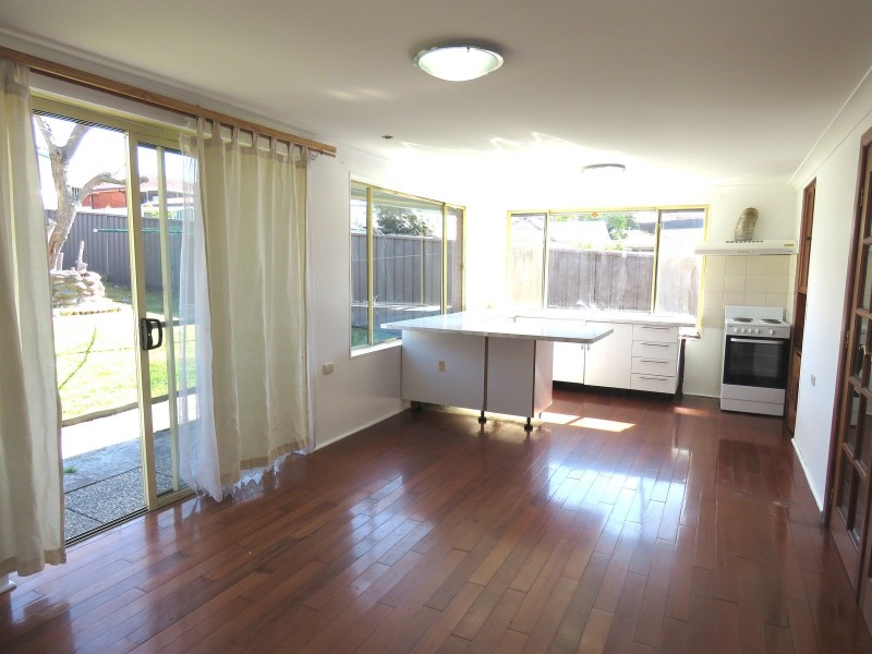 16 Mandoon Road, Girraween NSW 2145