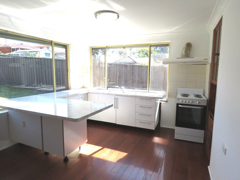 16 Mandoon Road, Girraween NSW 2145