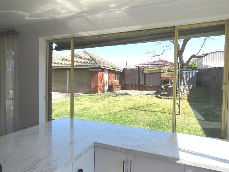 16 Mandoon Road, Girraween NSW 2145