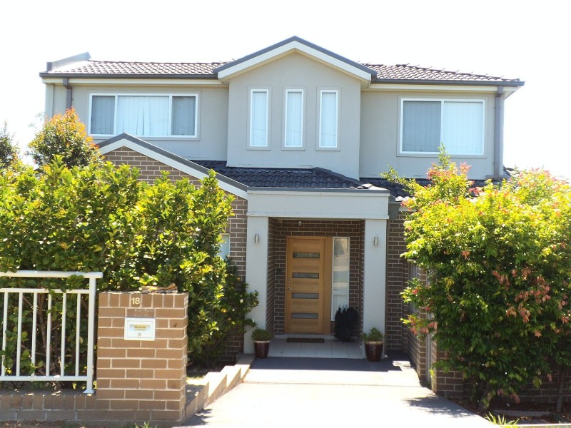 18 Wyena Road, Pendle Hill NSW 2145