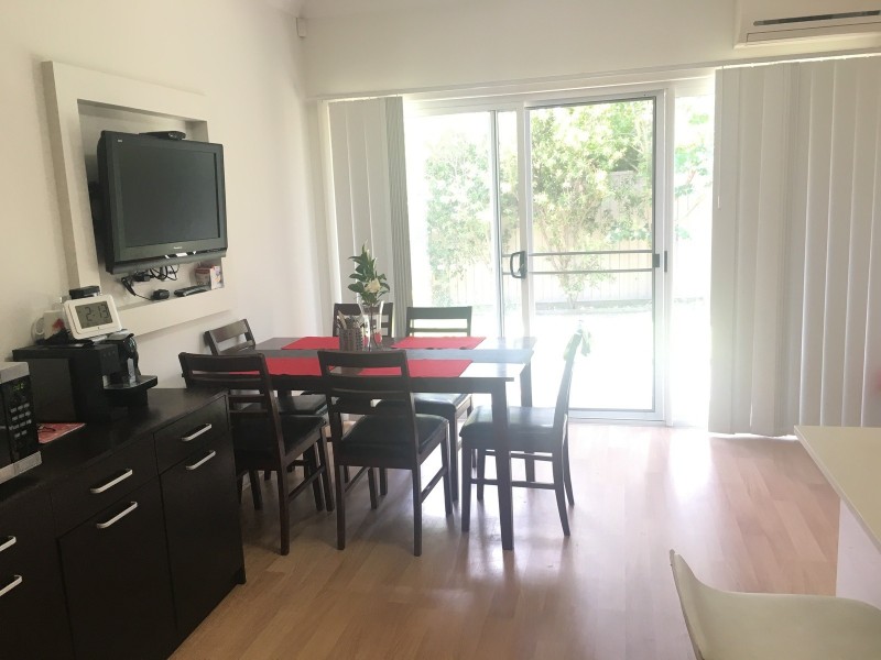 18 Wyena Road, Pendle Hill NSW 2145