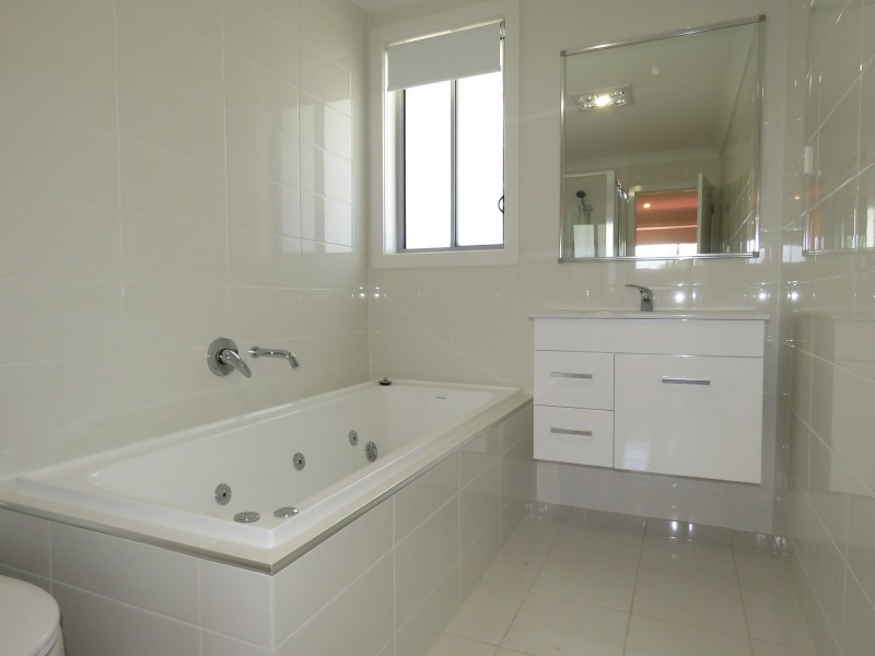 1/28 Carinya Road, Girraween NSW 2145