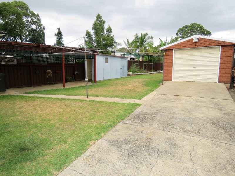 4 Andrews Avenue, Toongabbie NSW 2146