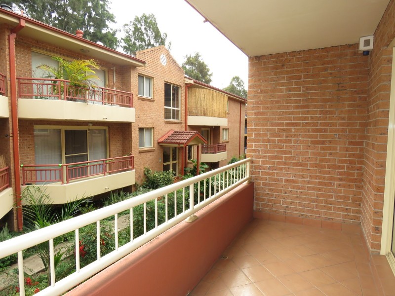 2/217 Dunmore Street, Wentworthville NSW 2145