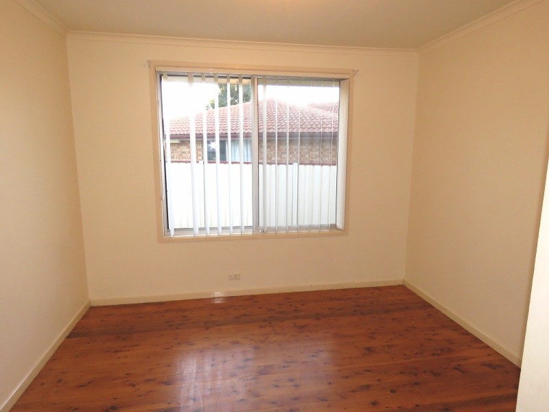 10 McCartney Crescent, St Clair NSW 2759