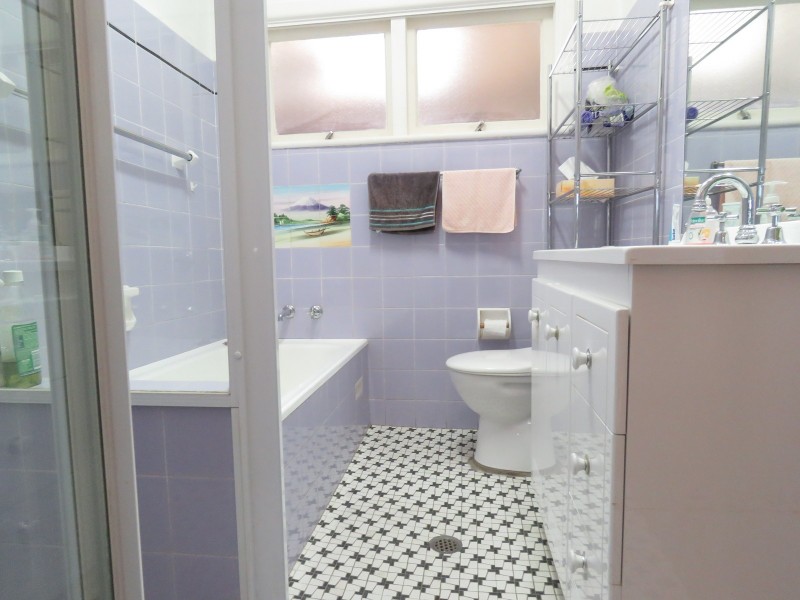 8 Mandoon Road, Girraween NSW 2145