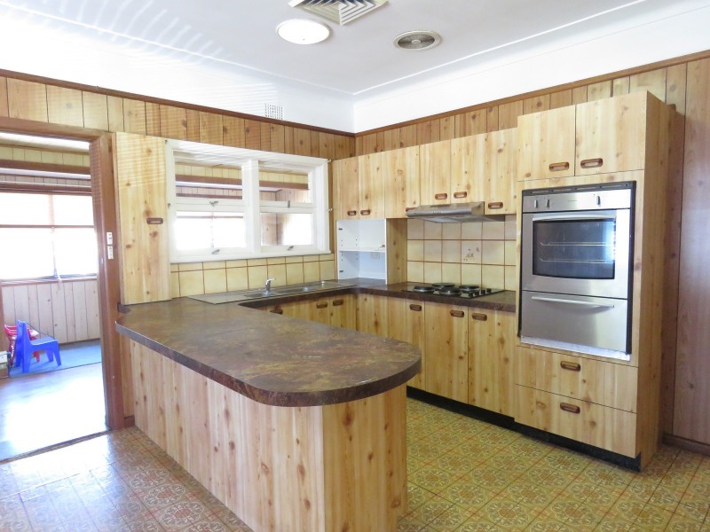 8 Mandoon Road, Girraween NSW 2145