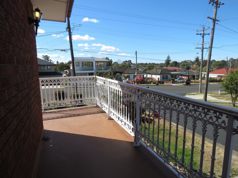 8 Mandoon Road, Girraween NSW 2145