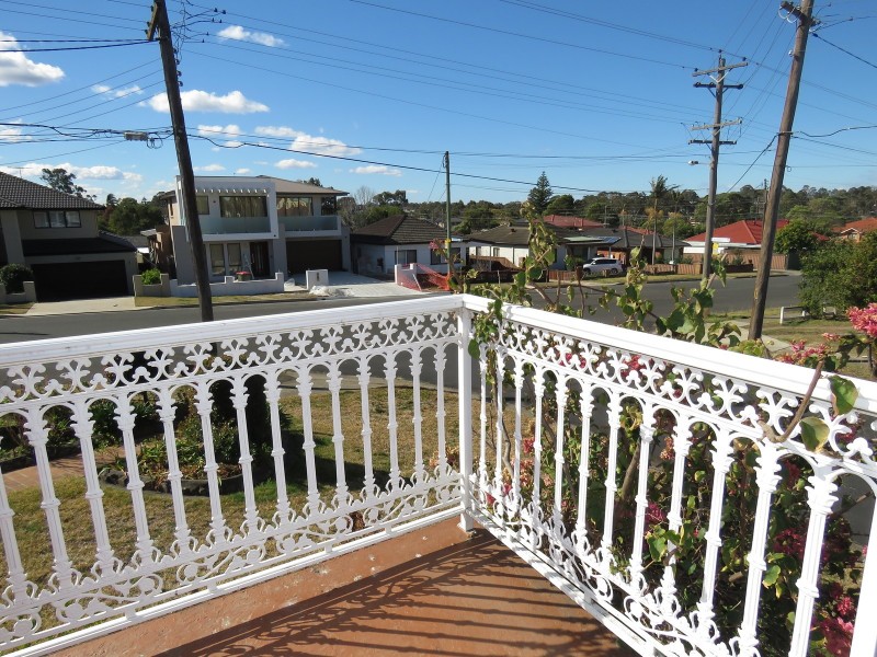 8 Mandoon Road, Girraween NSW 2145