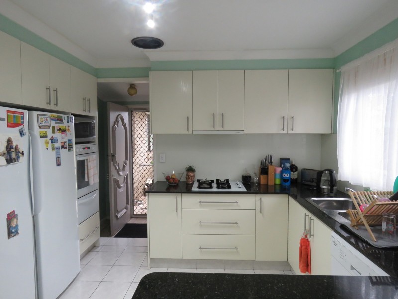 31 Woodlawn Drive, Toongabbie NSW 2146