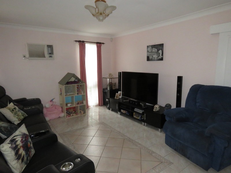 31 Woodlawn Drive, Toongabbie NSW 2146