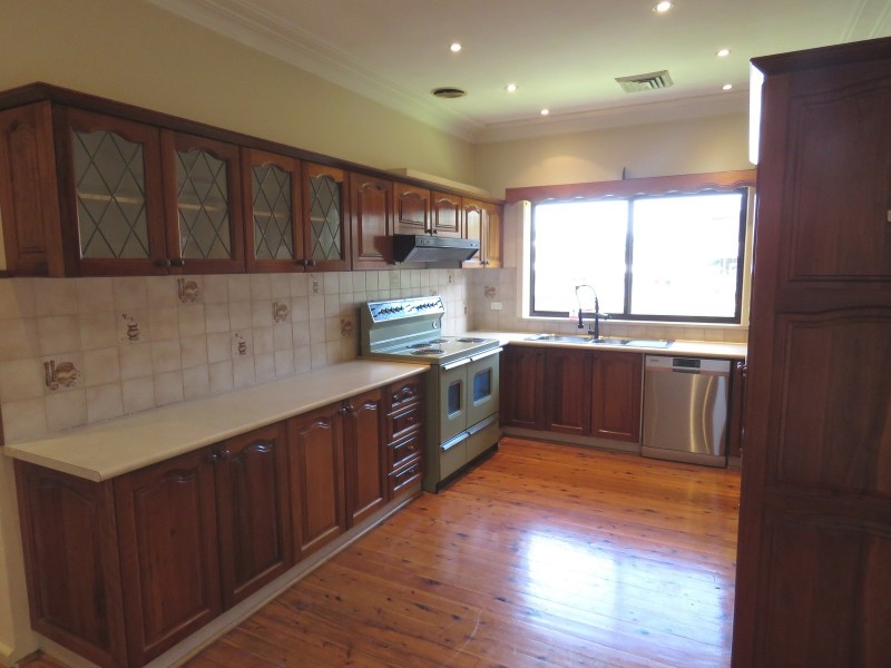 4 Reginald Place, Merrylands West NSW 2160