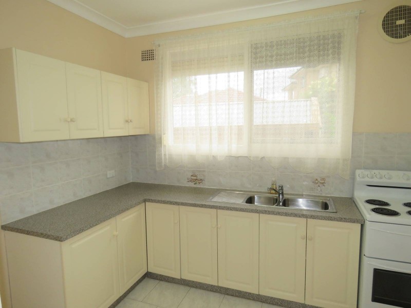 4 Andrews Avenue, Toongabbie NSW 2146