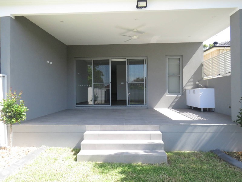 12 Hollywood Street, South Wentworthville NSW 2145