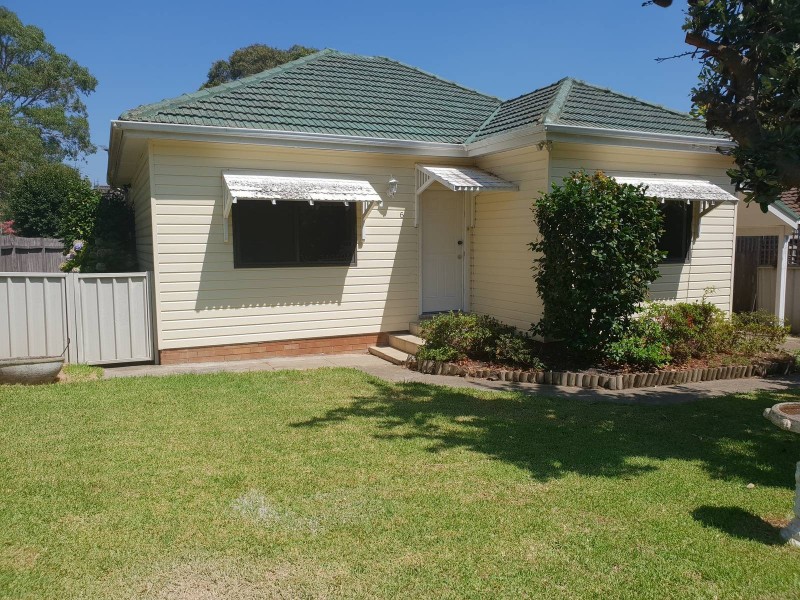 6 Ballandella Road, Toongabbie NSW 2146