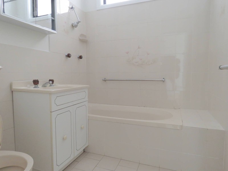 6 Ballandella Road, Toongabbie NSW 2146