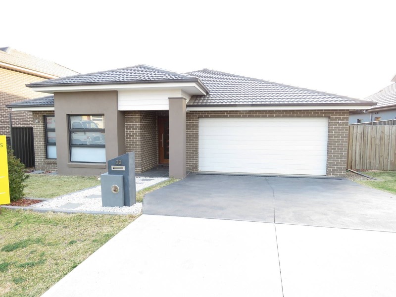 32 Lowndes Drive, Oran Park NSW 2570