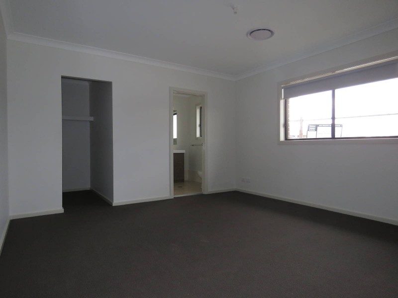 32 Lowndes Drive, Oran Park NSW 2570