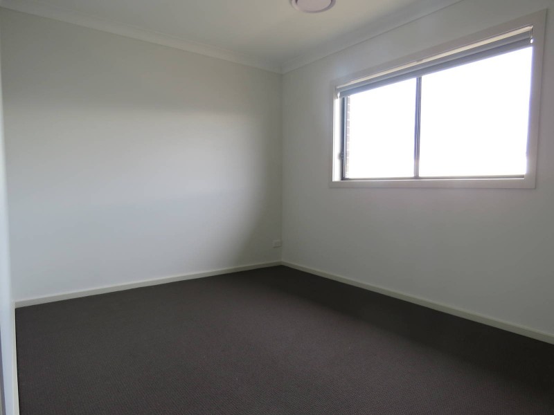 32 Lowndes Drive, Oran Park NSW 2570