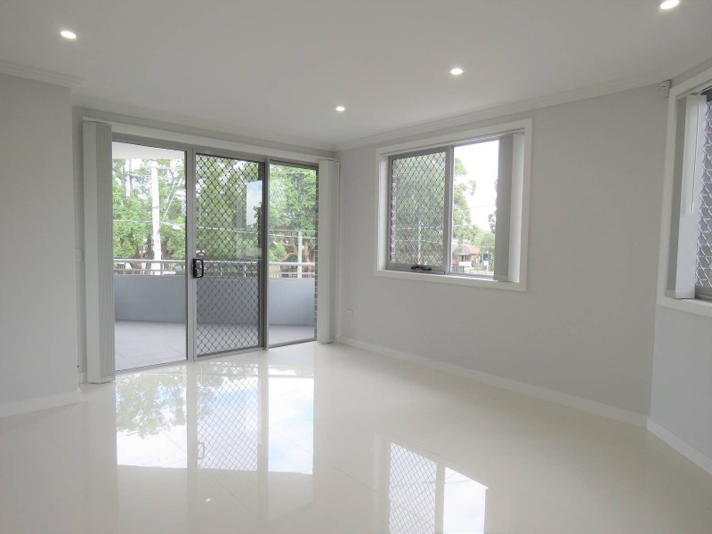 2/58 Fitzwilliam Road, Toongabbie NSW 2146