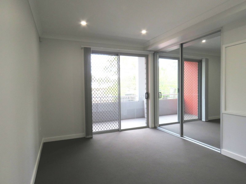 2/58 Fitzwilliam Road, Toongabbie NSW 2146