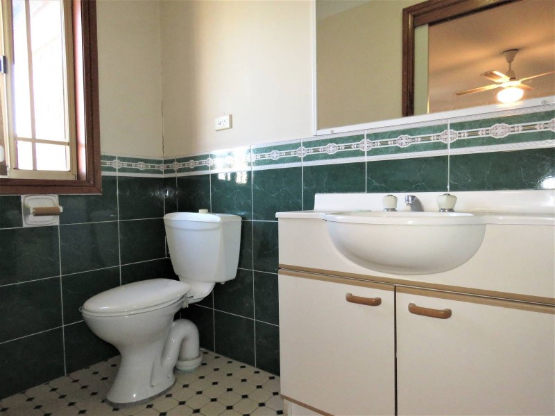 2/32 Otto Street, Merrylands West NSW 2160