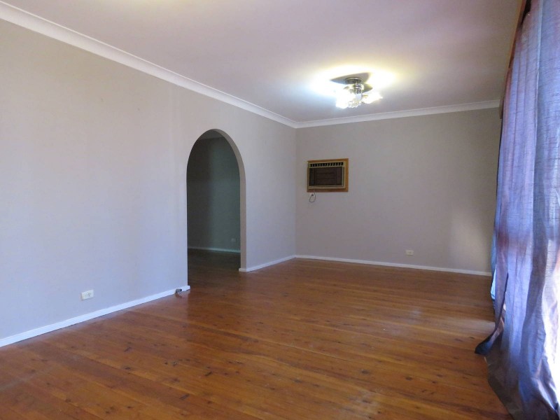 8 St Andrews Boulevard, Casula NSW 2170