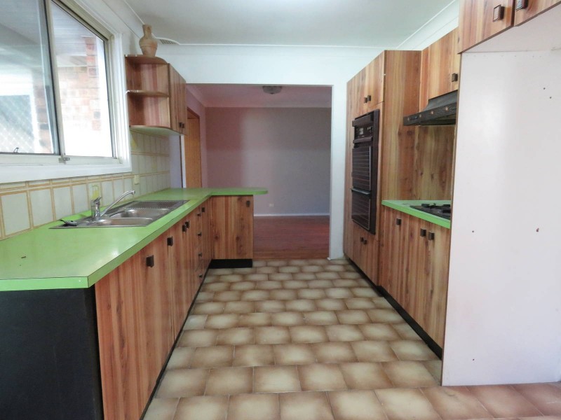 8 St Andrews Boulevard, Casula NSW 2170