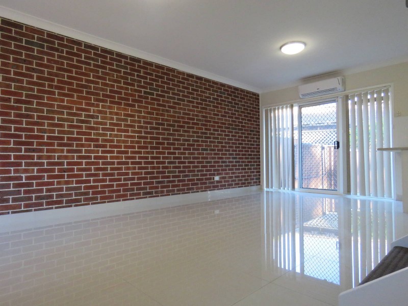 8/40 Wyena Road, Pendle Hill NSW 2145