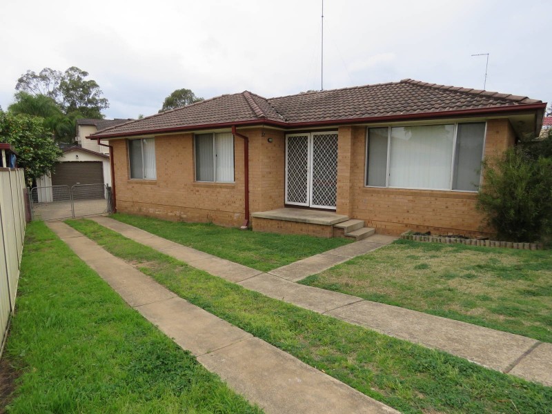 10 McCartney Crescent, St Clair NSW 2759