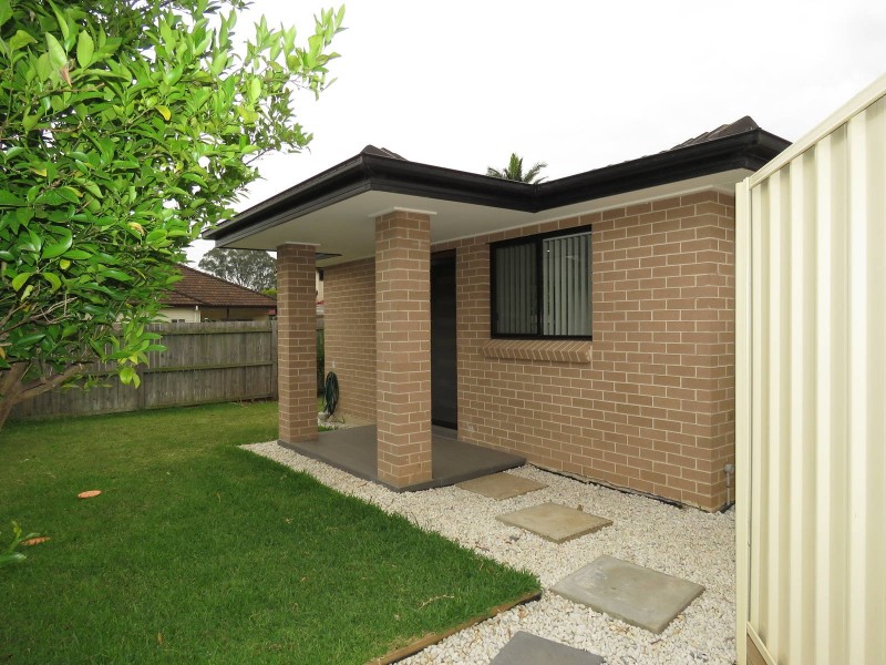 13A Derbyshire Avenue, Toongabbie NSW 2146