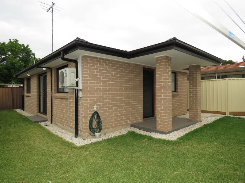 13A Derbyshire Avenue, Toongabbie NSW 2146