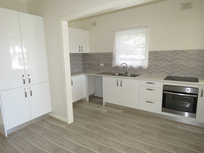 8 Burra Street, Pendle Hill NSW 2145