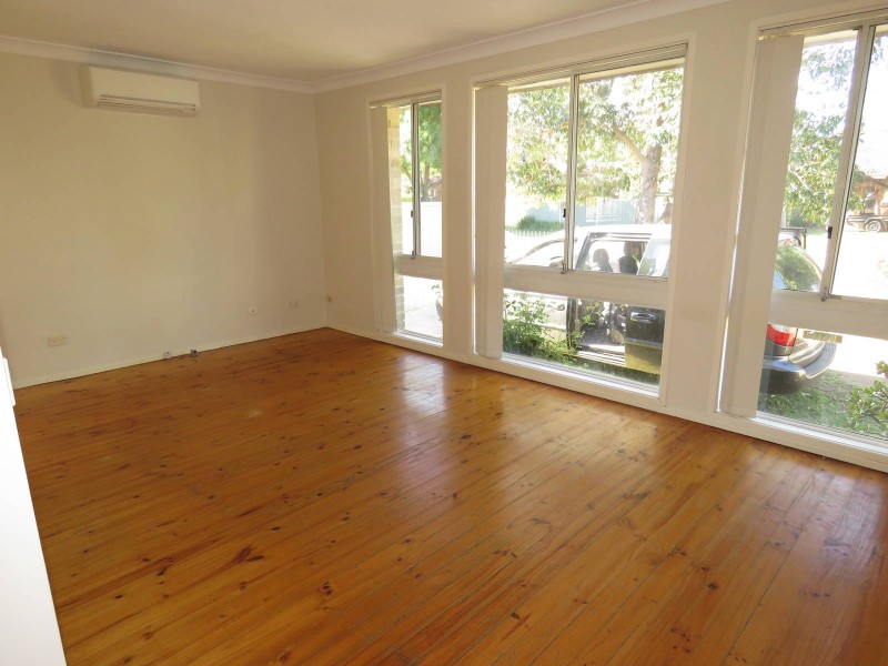 3 Groundsel Avenue, Macquarie Fields NSW 2564