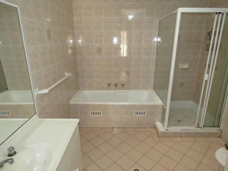 2/5-7 Mimosa Avenue, Toongabbie NSW 2146