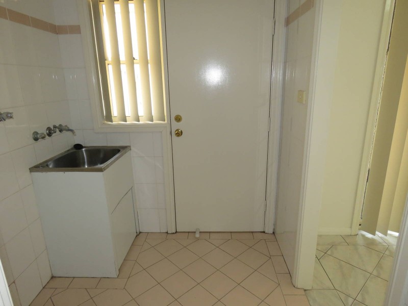 2/5-7 Mimosa Avenue, Toongabbie NSW 2146