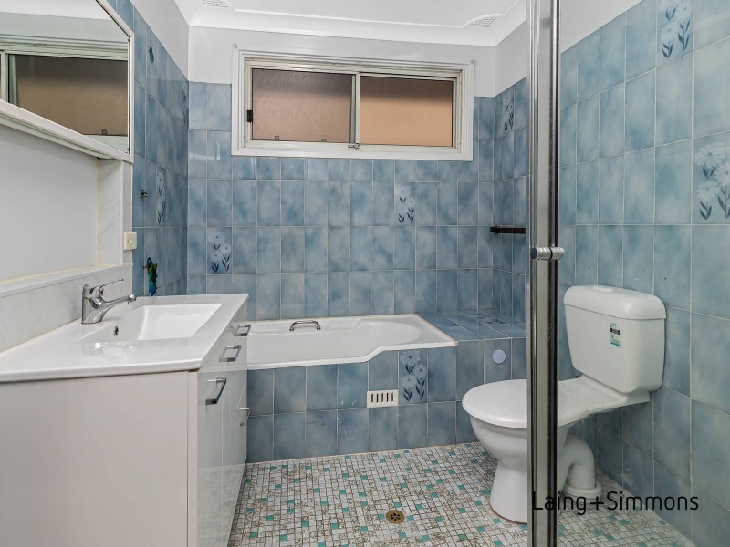 8 St Andrews Boulevard, Casula NSW 2170