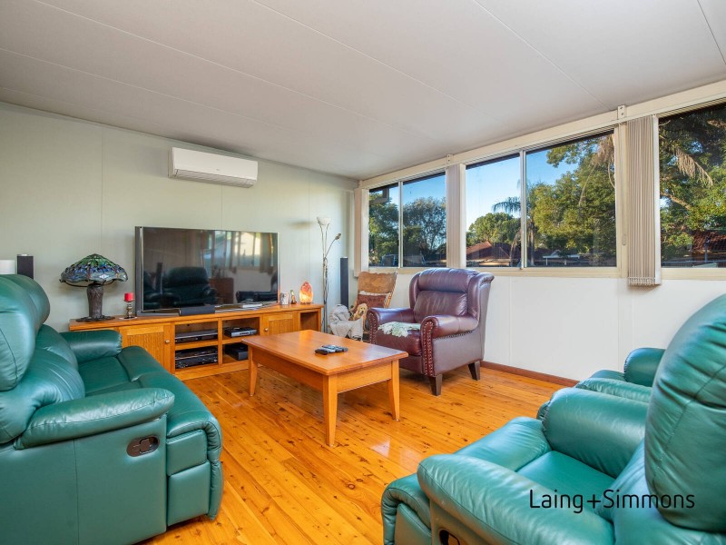 9 Ballandella Rd, Toongabbie NSW 2146