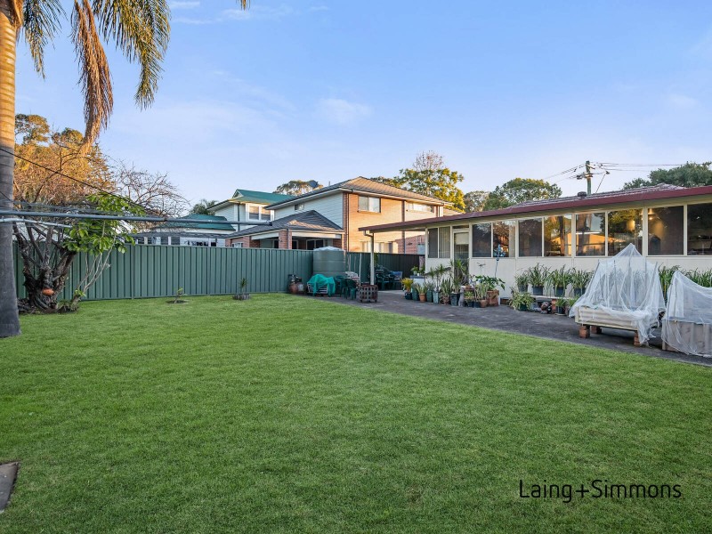 9 Ballandella Rd, Toongabbie NSW 2146