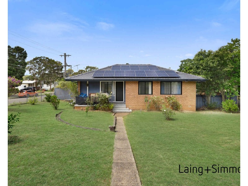 17 Lucena Crescent, Lethbridge Park NSW 2770
