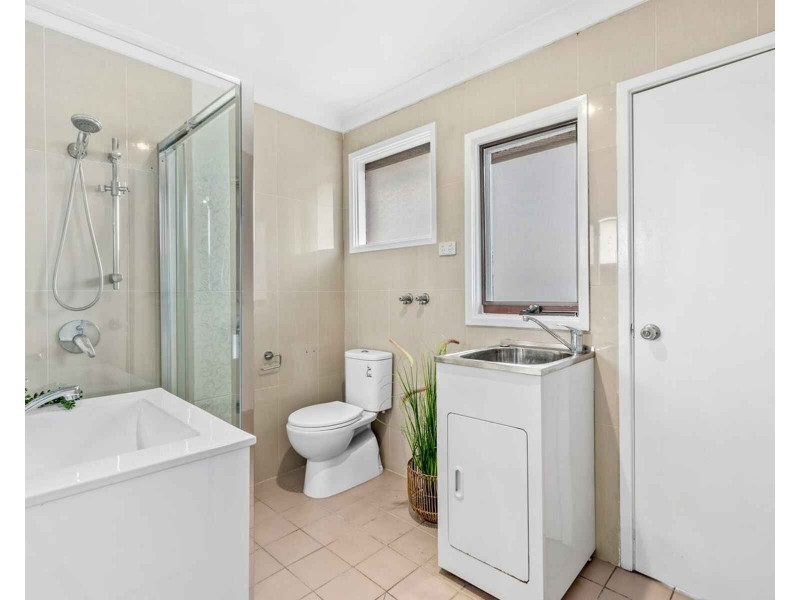 42 Maunder Avenue, Girraween NSW 2145