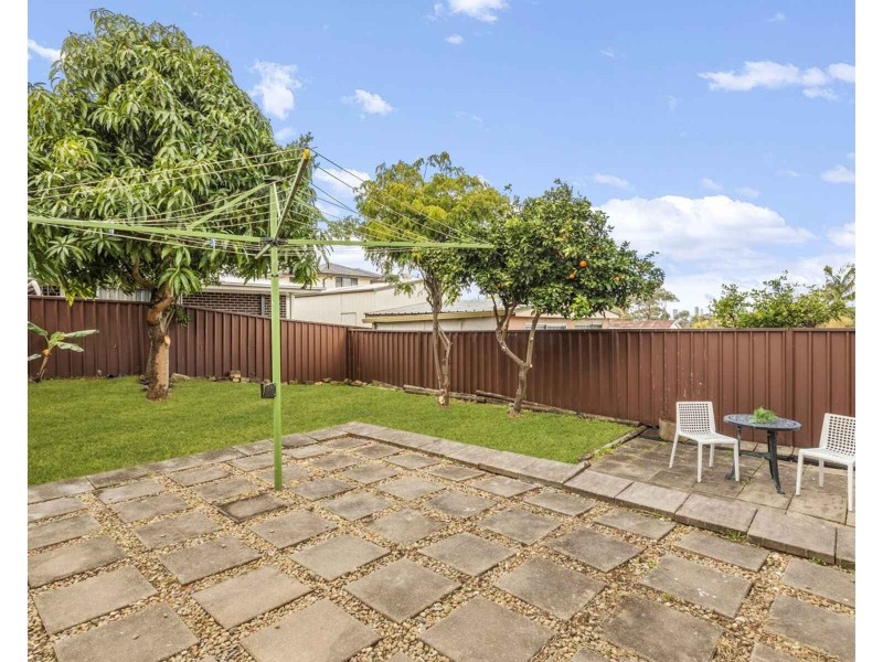 42 Maunder Avenue, Girraween NSW 2145