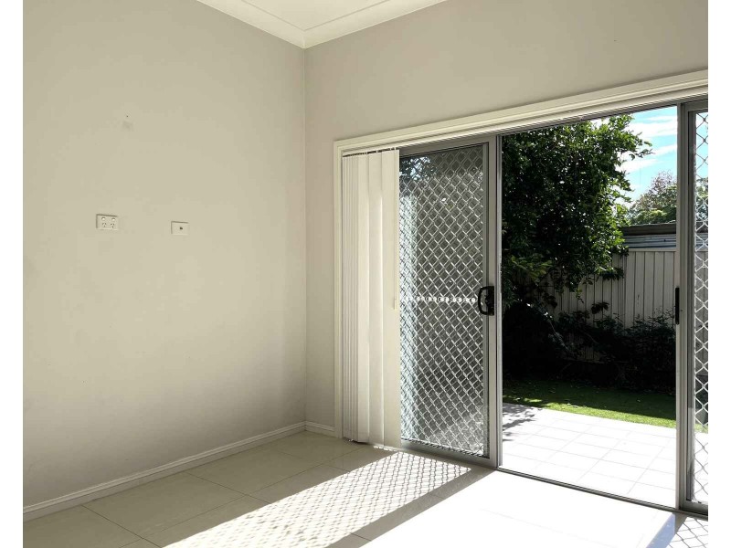 2/2 Carinya Road, Girraween NSW 2145