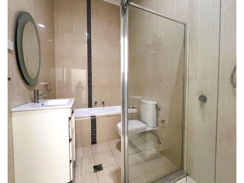 2/2 Carinya Road, Girraween NSW 2145