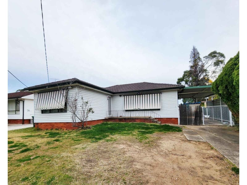 5 Pamela Place, Girraween NSW 2145