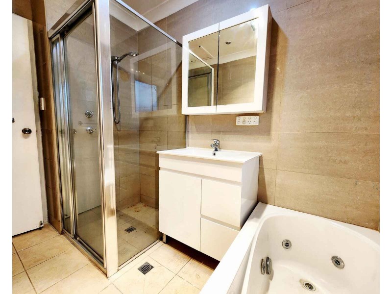 5 Pamela Place, Girraween NSW 2145