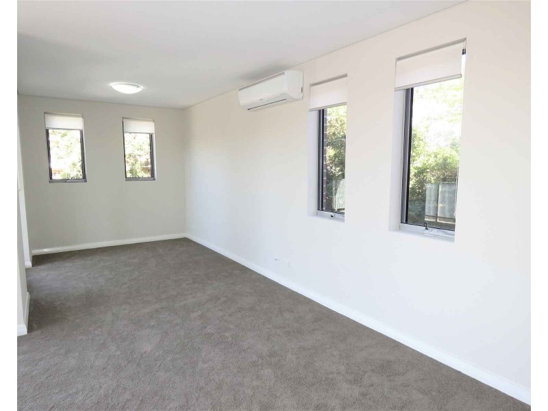 2/21 Priddle Street, Westmead NSW 2145