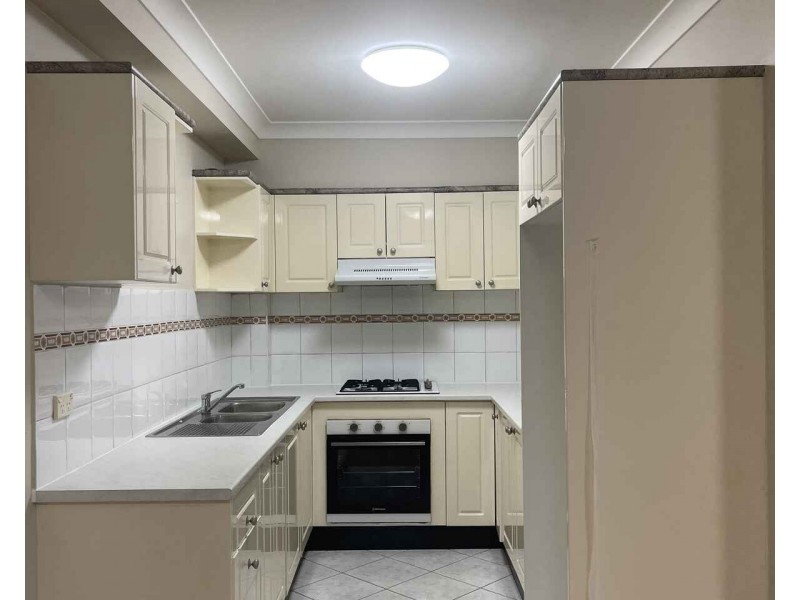 2/211-215 Dunmore Street, Wentworthville NSW 2145