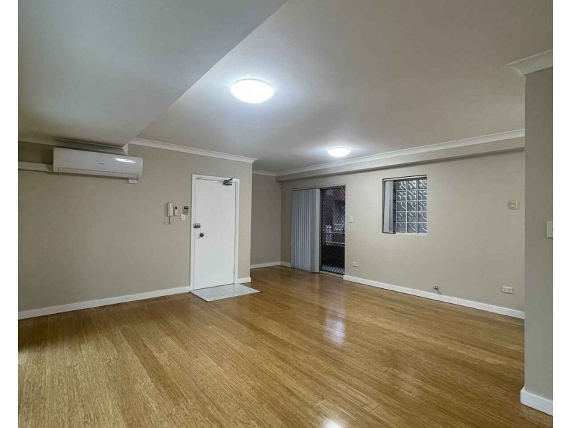 2/211-215 Dunmore Street, Wentworthville NSW 2145