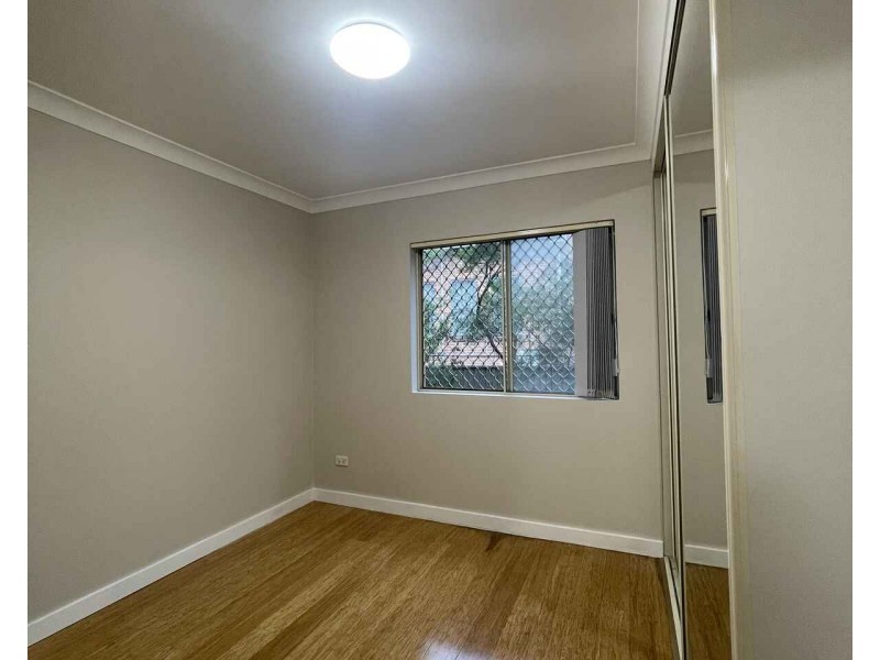 2/211-215 Dunmore Street, Wentworthville NSW 2145